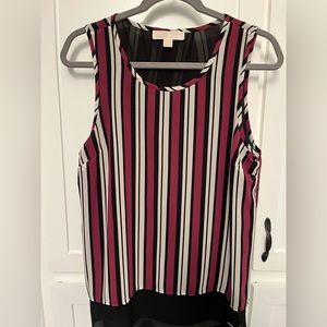 Stopped blouse with split back.